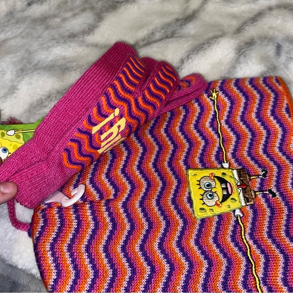 Nickelodeon SpongeBob SquarePants 2 Piece Beanie Glove Set - Picture 3 of 3